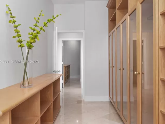 5-bedroom condo for rent in Miami - 808 Brickell Key Dr 3901 - MondialRealty