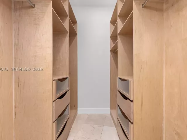 5-bedroom condo for rent in Miami - 808 Brickell Key Dr 3901 - MondialRealty