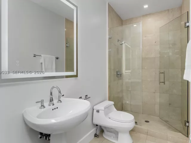 5-bedroom condo for rent in Miami - 808 Brickell Key Dr 3901 - MondialRealty