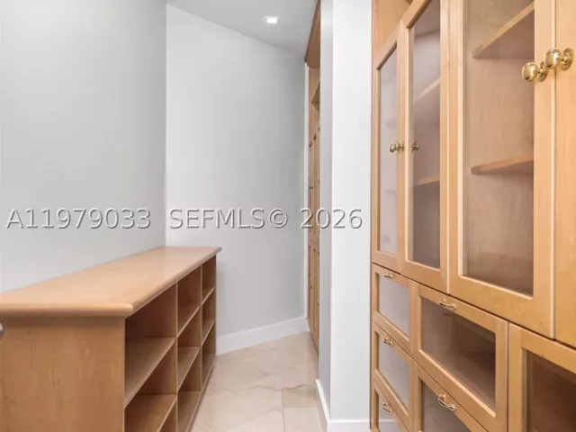 5-bedroom condo for rent in Miami - 808 Brickell Key Dr 3901 - MondialRealty