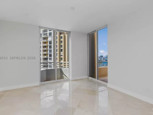 5-bedroom condo for rent in Miami - 808 Brickell Key Dr 3901 - MondialRealty