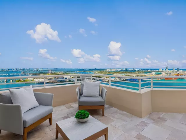 5-bedroom condo for rent in Miami - 808 Brickell Key Dr 3901 - MondialRealty