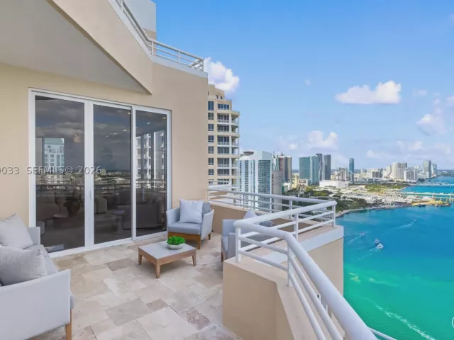 5-bedroom condo for rent in Miami - 808 Brickell Key Dr 3901 - MondialRealty