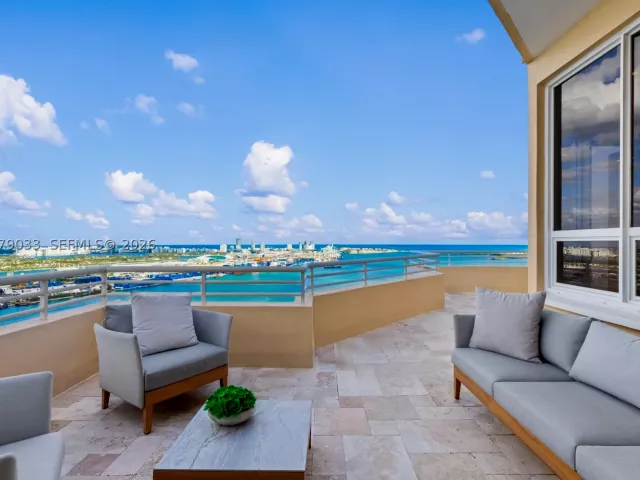 5-bedroom condo for rent in Miami - 808 Brickell Key Dr 3901 - MondialRealty