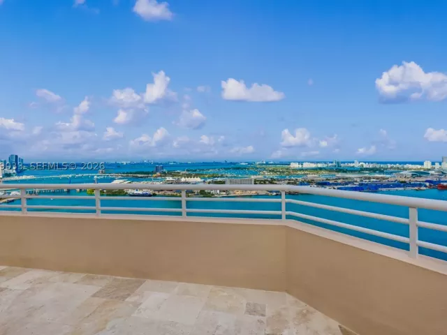 5-bedroom condo for rent in Miami - 808 Brickell Key Dr 3901 - MondialRealty