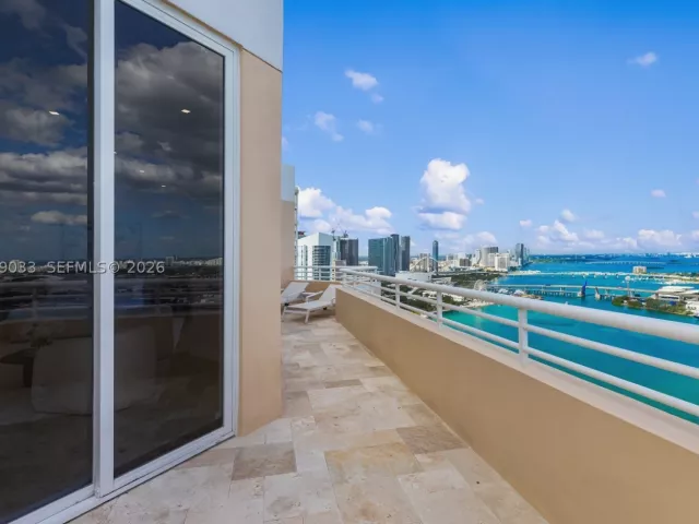5-bedroom condo for rent in Miami - 808 Brickell Key Dr 3901 - MondialRealty