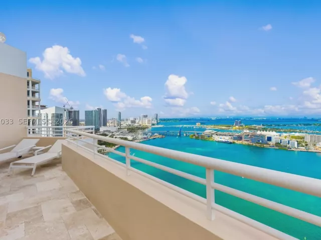 5-bedroom condo for rent in Miami - 808 Brickell Key Dr 3901 - MondialRealty