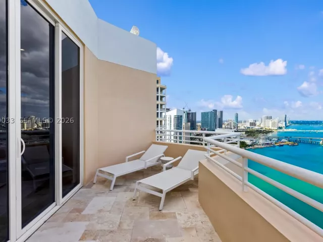 5-bedroom condo for rent in Miami - 808 Brickell Key Dr 3901 - MondialRealty