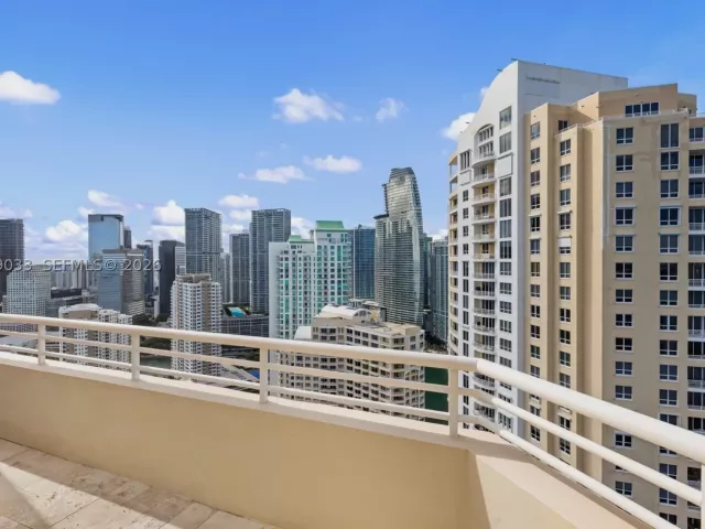 5-bedroom condo for rent in Miami - 808 Brickell Key Dr 3901 - MondialRealty