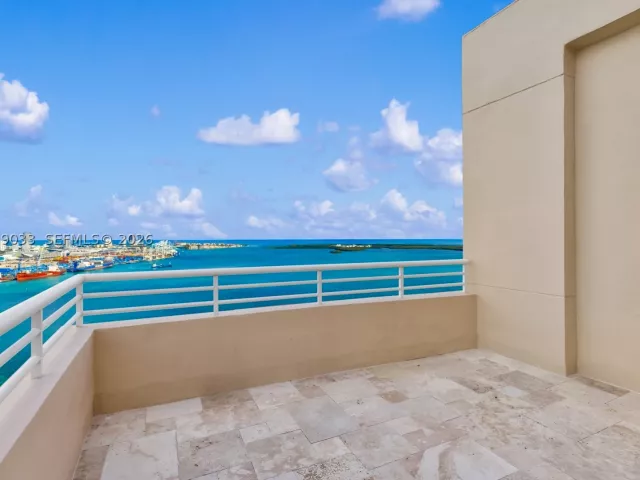 5-bedroom condo for rent in Miami - 808 Brickell Key Dr 3901 - MondialRealty