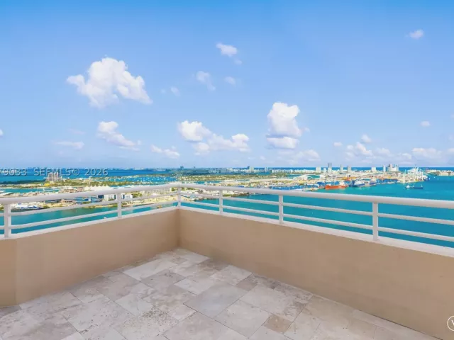 5-bedroom condo for rent in Miami - 808 Brickell Key Dr 3901 - MondialRealty