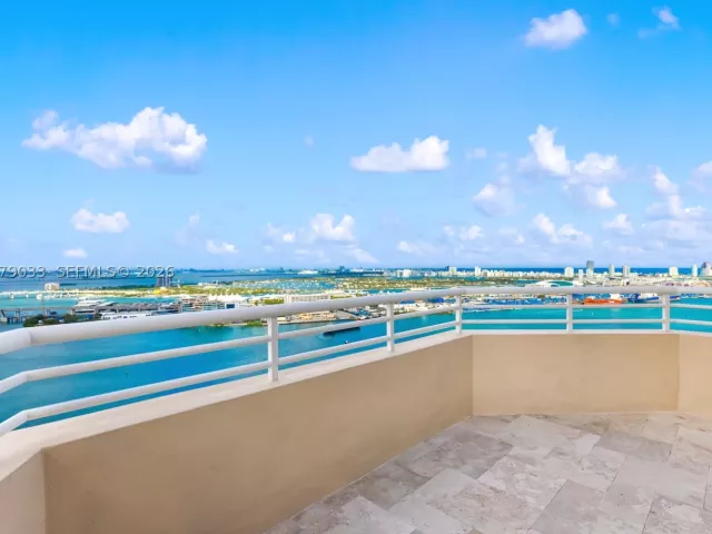 5-bedroom condo for rent in Miami - 808 Brickell Key Dr 3901 - MondialRealty