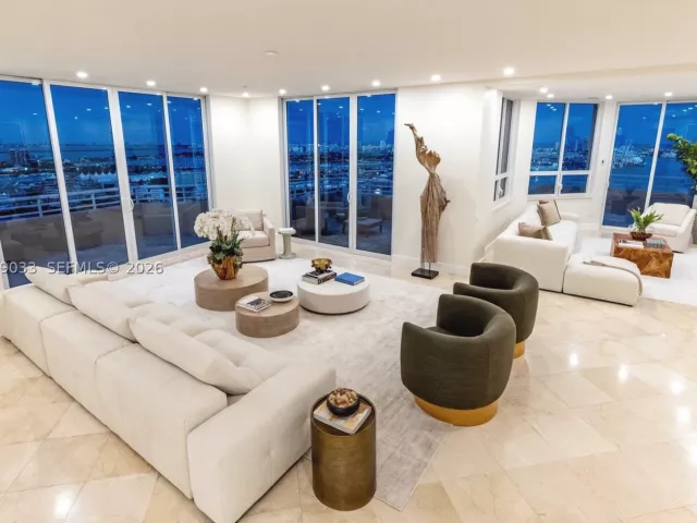 5-bedroom condo for rent in Miami - 808 Brickell Key Dr 3901 - MondialRealty