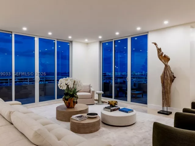 5-bedroom condo for rent in Miami - 808 Brickell Key Dr 3901 - MondialRealty