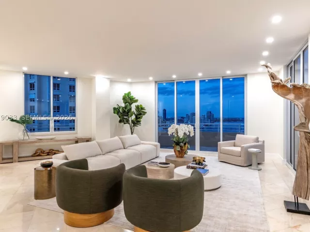 5-bedroom condo for rent in Miami - 808 Brickell Key Dr 3901 - MondialRealty