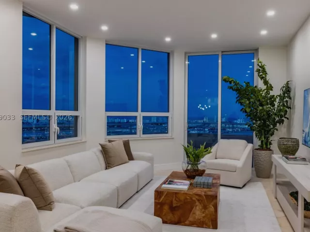 5-bedroom condo for rent in Miami - 808 Brickell Key Dr 3901 - MondialRealty