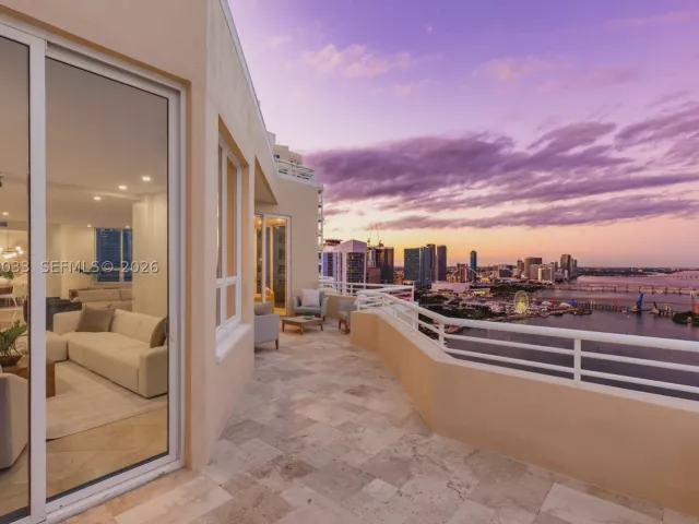 5-bedroom condo for rent in Miami - 808 Brickell Key Dr 3901 - MondialRealty