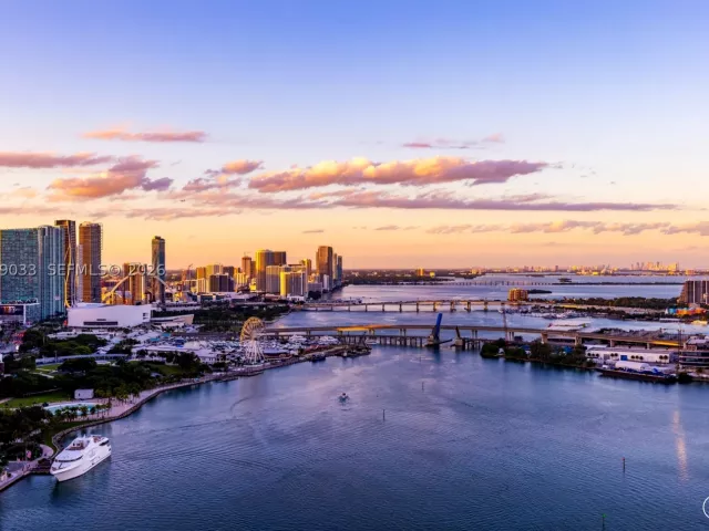 5-bedroom condo for rent in Miami - 808 Brickell Key Dr 3901 - MondialRealty