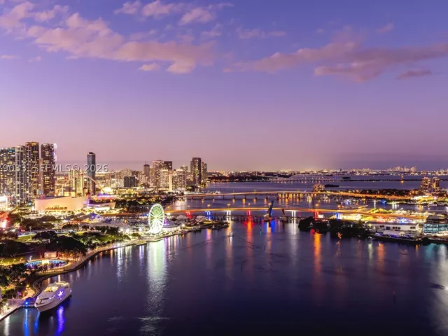 5-bedroom condo for rent in Miami - 808 Brickell Key Dr 3901 - MondialRealty