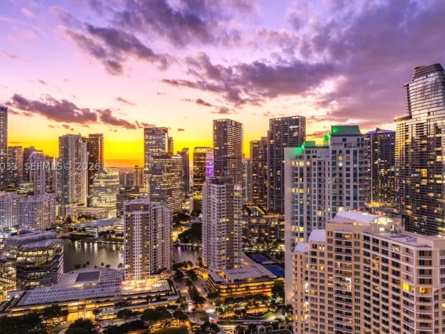 5-bedroom condo for rent in Miami - 808 Brickell Key Dr 3901 - MondialRealty