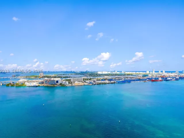 5-bedroom condo for rent in Miami - 808 Brickell Key Dr 3901 - MondialRealty