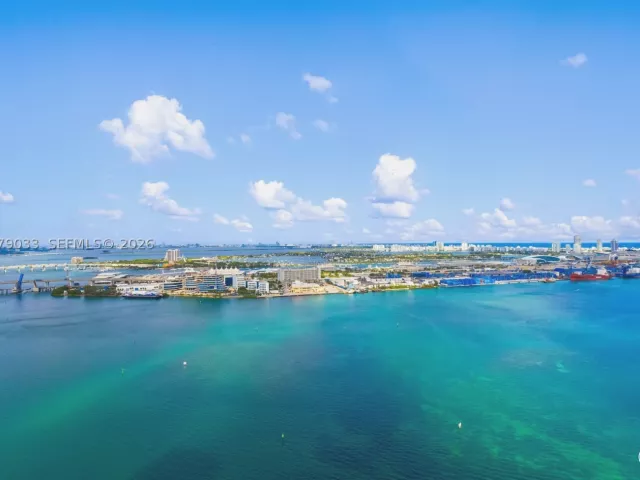 5-bedroom condo for rent in Miami - 808 Brickell Key Dr 3901 - MondialRealty