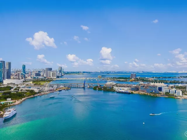 5-bedroom condo for rent in Miami - 808 Brickell Key Dr 3901 - MondialRealty