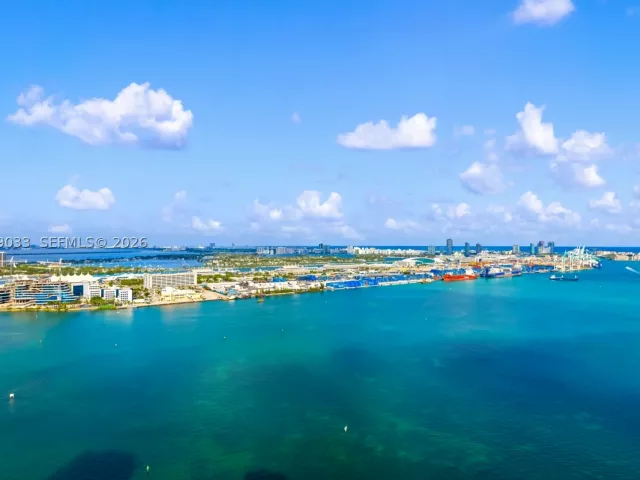 5-bedroom condo for rent in Miami - 808 Brickell Key Dr 3901 - MondialRealty