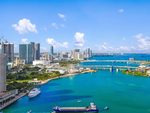 5-bedroom condo for rent in Miami - 808 Brickell Key Dr 3901 - MondialRealty