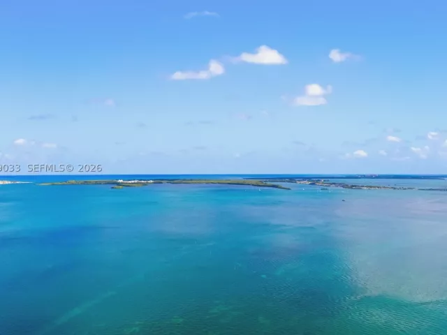 5-bedroom condo for rent in Miami - 808 Brickell Key Dr 3901 - MondialRealty