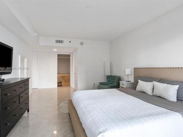 Apartment for rent  Unit #1406 - photo 7499476