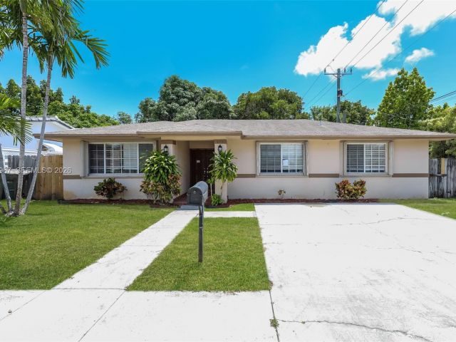 Home for rent at 809 SW 8th Ave - photo 7461926