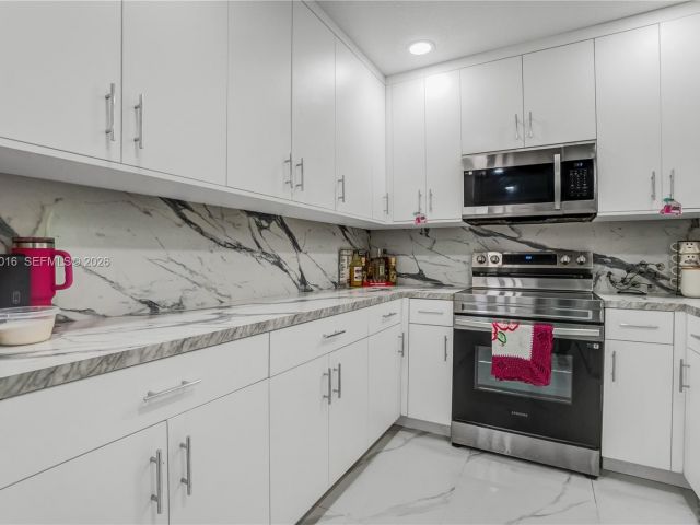 Home for sale at 1570 NE 9th St - photo 7459571