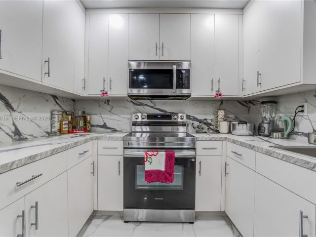 Home for sale at 1570 NE 9th St - photo 7459575