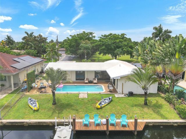 Home for sale at 151 SE 9th Ct - photo 7520561