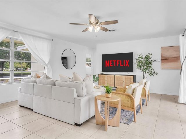 Home for sale at 151 SE 9th Ct - photo 7520568