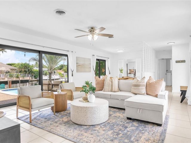 Home for sale at 151 SE 9th Ct - photo 7520569