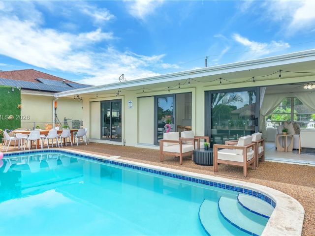 Home for sale at 151 SE 9th Ct - photo 7520573