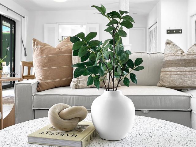 Home for rent at 151 SE 9th Ct - photo 7478103