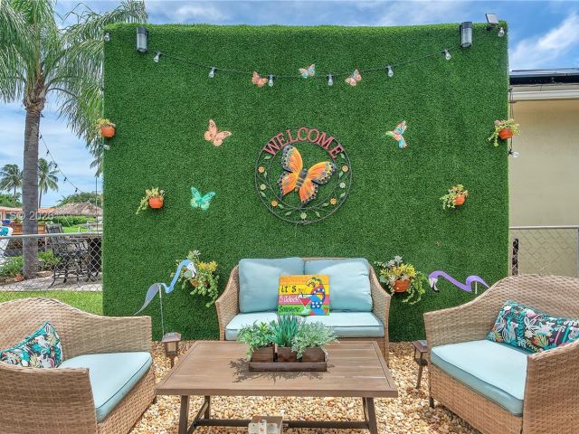 Home for rent at 151 SE 9th Ct - photo 7478115