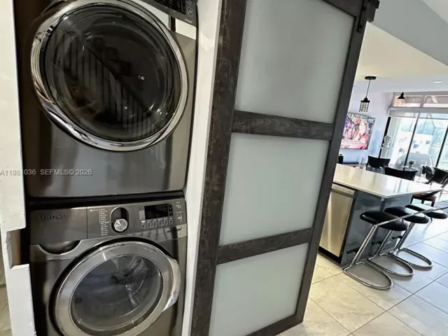 3-bedroom home for sale in Pembroke Pines - 11228 NW 14th Ct - MondialRealty