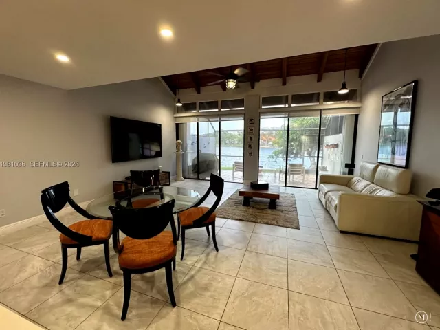 3-bedroom home for sale in Pembroke Pines - 11228 NW 14th Ct - MondialRealty