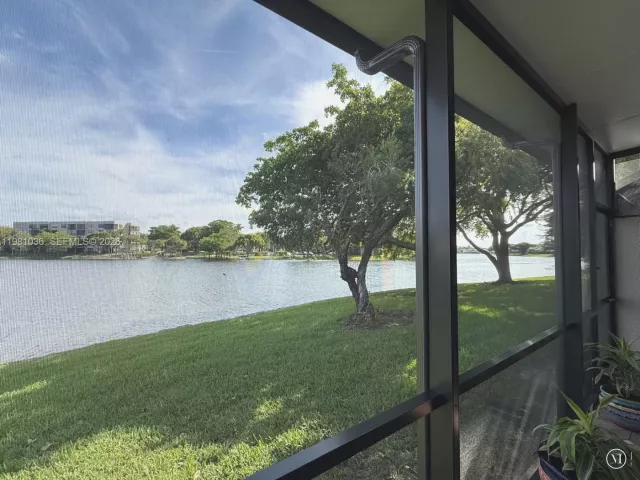 3-bedroom home for sale in Pembroke Pines - 11228 NW 14th Ct - MondialRealty
