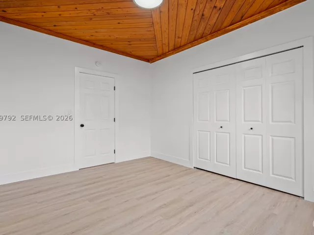 6-bedroom home for sale in Homestead - 20255 SW 296th St - MondialRealty