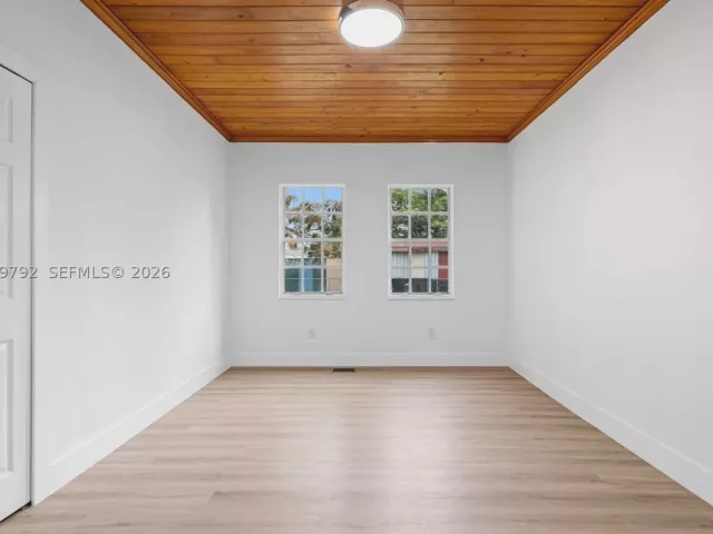 6-bedroom home for sale in Homestead - 20255 SW 296th St - MondialRealty