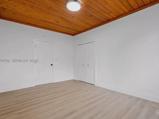 6-bedroom home for sale in Homestead - 20255 SW 296th St - MondialRealty