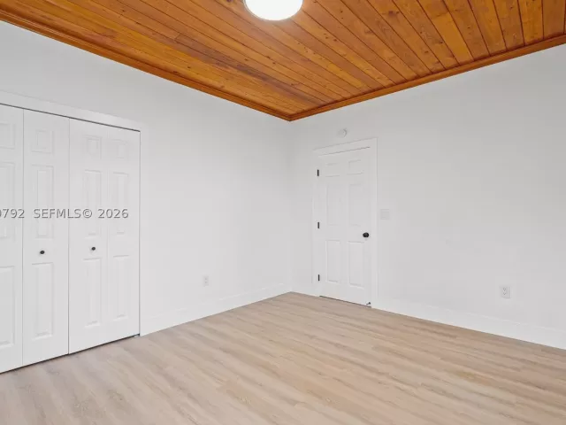 6-bedroom home for sale in Homestead - 20255 SW 296th St - MondialRealty