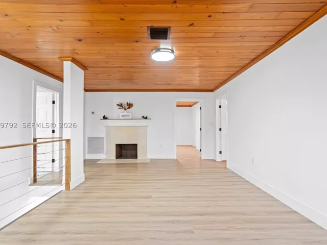 6-bedroom home for sale in Homestead - 20255 SW 296th St - MondialRealty