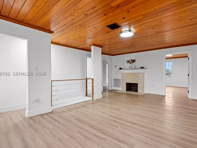 6-bedroom home for sale in Homestead - 20255 SW 296th St - MondialRealty