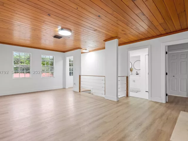 6-bedroom home for sale in Homestead - 20255 SW 296th St - MondialRealty